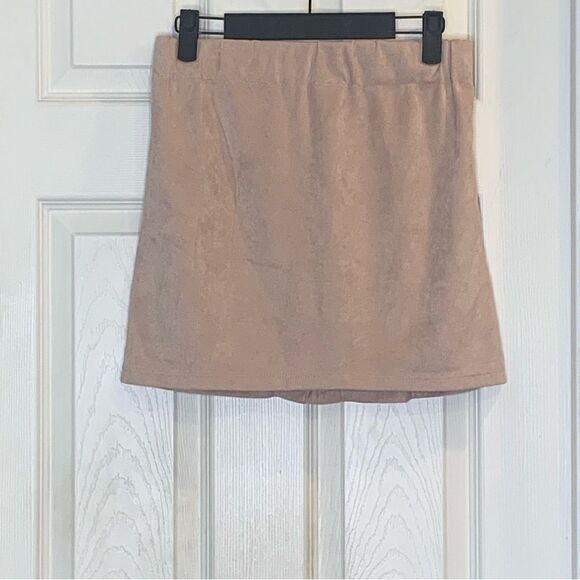 Skylee Collection light pink mini skirt Size medium - Picture 2 of 8